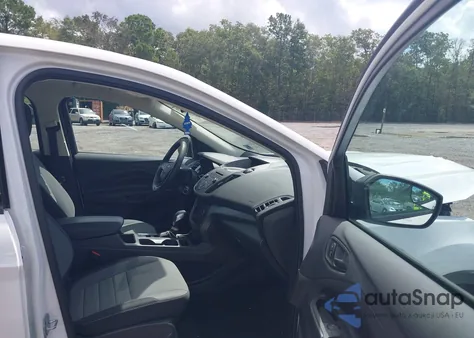 2018 Ford Escape S z USA, uszkodzony, nr VIN 1FMCU0F71JUC37821